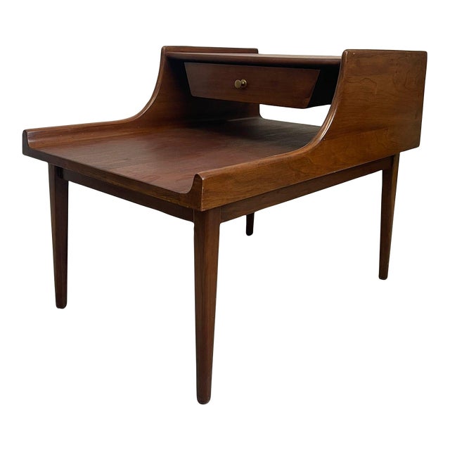 1970s Vintage Mid Century Modern Heywood Wakefield Cliff House End Table. For Sale