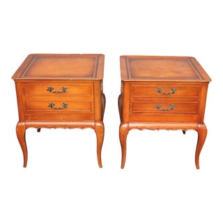 1950 Vintage Traditional Nightstands a - Pair For Sale