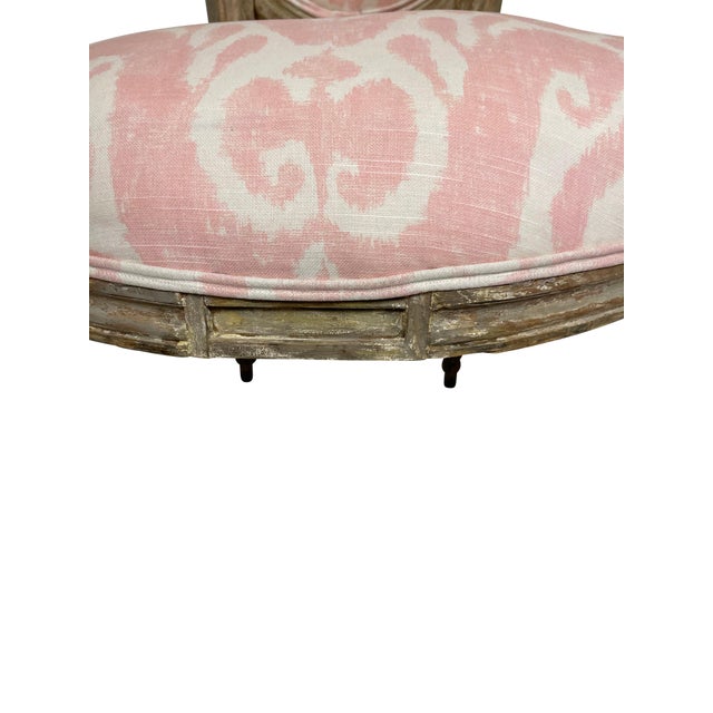 Early 20th Century Louis XVI Style Grey Painted Armchairs in Pink and White Ikat Upholstery - A Pair For Sale - Image 4 of 18