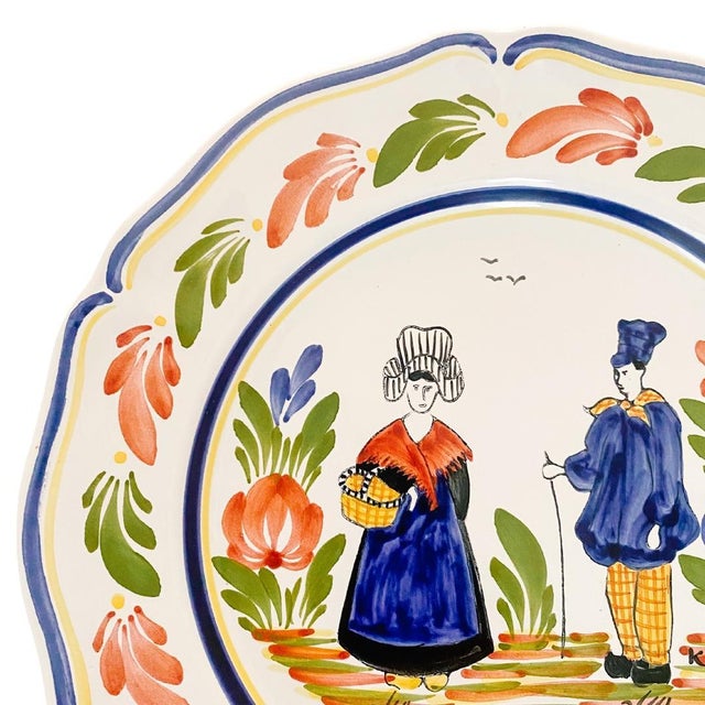 French Provincial 1960s French Faience Quimper Breton Couple Decorative Plate For Sale - Image 3 of 4