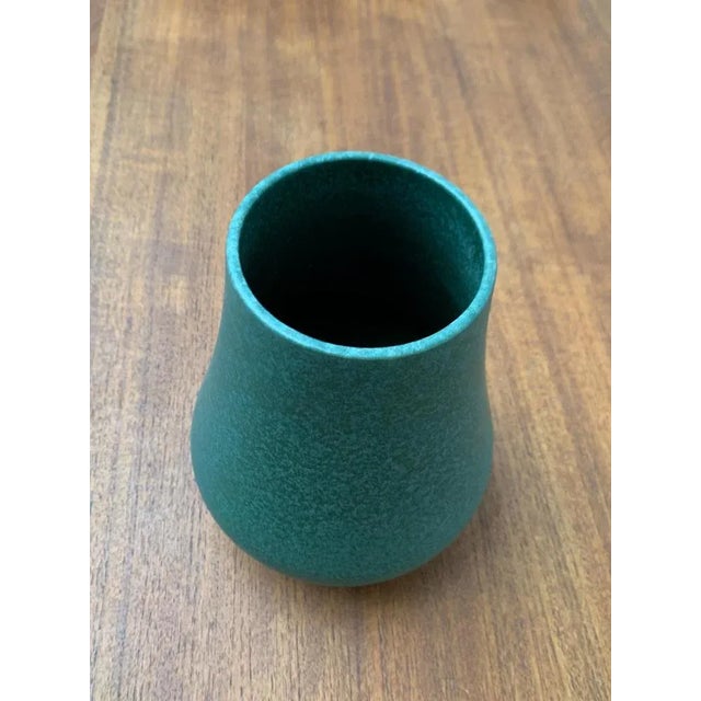 Green Mid-Century German Minimalist Studio Pottery Vase by Hildegard and Peter Delius for Hamelner Kunsttöpferei, 1960s For Sale - Image 8 of 12