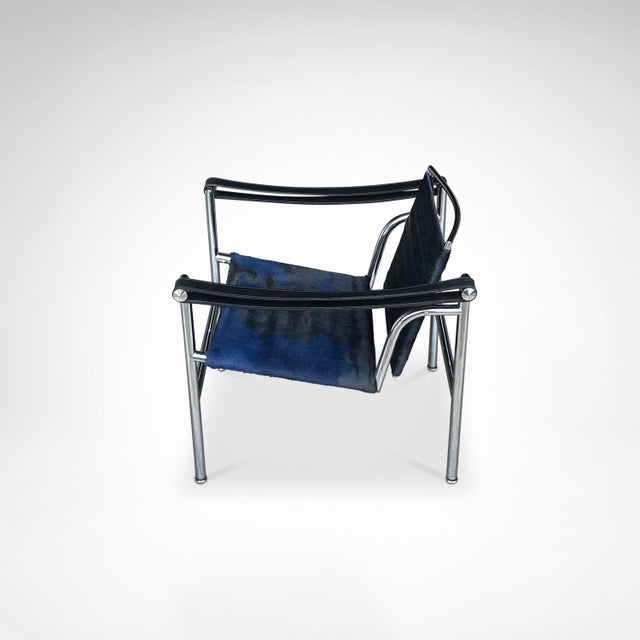 1990s LC1 Blue and Black Ponyskin Armchair by Le Corbusier for Cassina, 1990s For Sale - Image 5 of 13