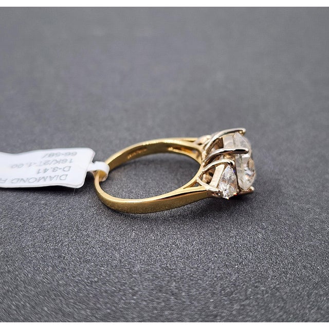 Early 21st Century 4.41 Ct 3-Stone Diamond Ring Set in 18k Yellow Gold Size 6.5 For Sale - Image 5 of 9
