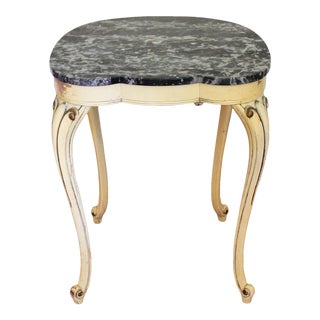 1950s Louis XV Hollywood Regency French Provincial Painted Side Table W/ Shaped Marble Top For Sale