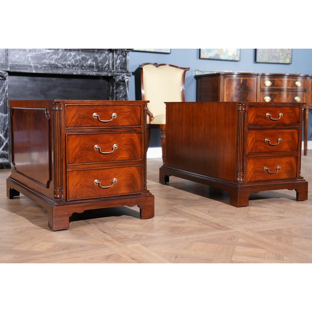 Traditional Niagara Furniture Mahogany Executive Desk For Sale - Image 3 of 12