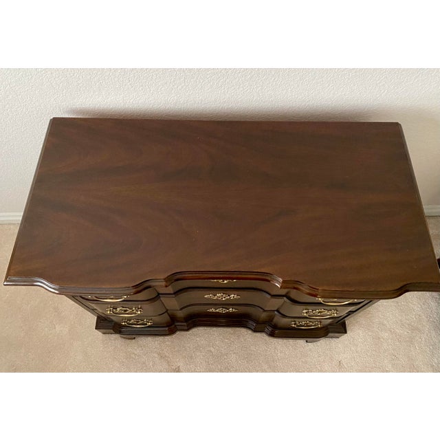 Vintage Drexel Heritage Winfield Ward Chippendale Style Mahogany 3-Drawer Blockfront Chest Excellent Condition.. For Sale - Image 16 of 17