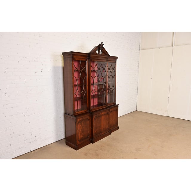 Charak Furniture Company Charak Furniture Georgian Flame Mahogany Breakfront Bookcase Cabinet With Carved Eagle Finial, 1940s For Sale - Image 4 of 13