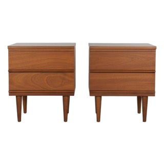 Pair of Refinished 1960s Mid-Century Modern Walnut Nightstands For Sale