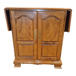 1980s Ethan Allen Locking Maple Bar Cabinet Cellarette For Sale