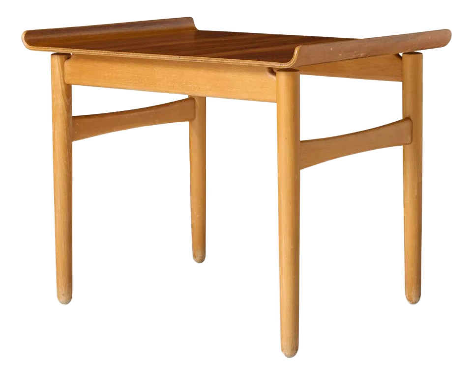 1950s A “Shell” series side table by Hans J Wegner for Fritz