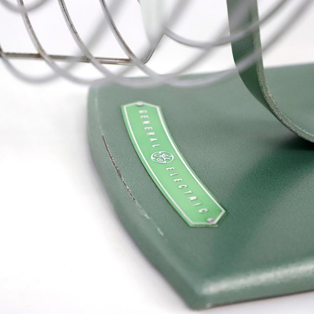 1950s Modern Electric Fan by General Electric in fantastic conditions, working at perfection.