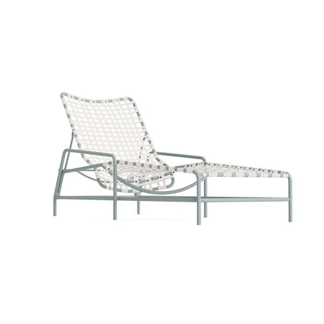 Brown Jordan Kantan Aluminum Chaise Lounge in Harbor with White Lite Vinyl Strapping For Sale