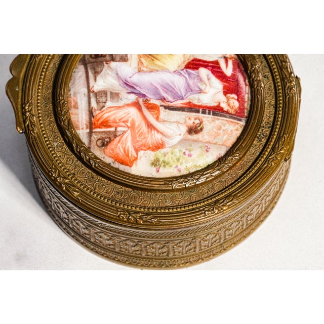 Dark Green Exceptional Round Small Antique 19th Century French Hand Painted Porcelain Neoclassical Box For Sale - Image 8 of 16