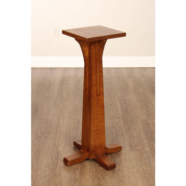High Quality American Made Solid Oak Pedestal Or Plant Stand, Number 35 Fayetteville Finish
