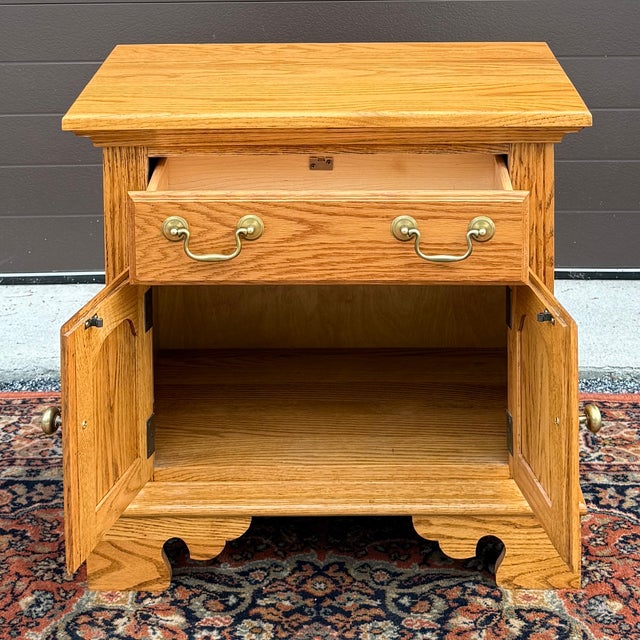 American 1990s Jamestown Sterling Traditional Chippendale Solid Oak 1 Drawer Nightstand With Hidden Jewelry Box For Sale - Image 3 of 17