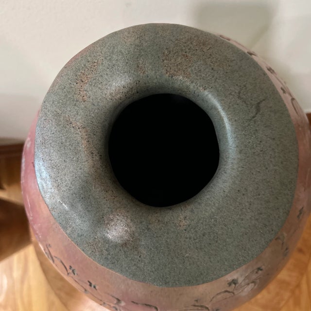 American Vintage Large Scale Earth Ware Terracotta Vase/Pot North Dakota Style For Sale - Image 3 of 12