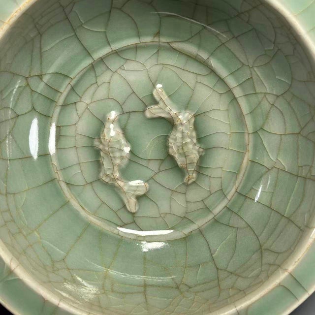 Chinese Longquan Celadon Lobed‑Form Bowl With Double‑Fish Relief and Crackle Glaze For Sale - Image 3 of 6