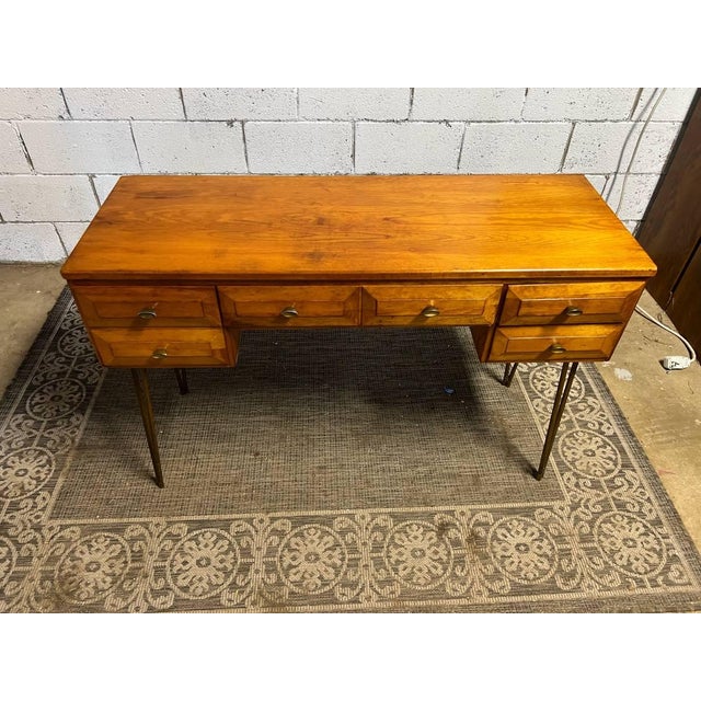 Mid-Century Modern Floating Desk by Aristo-Bilt Furniture. For Sale - Image 4 of 13