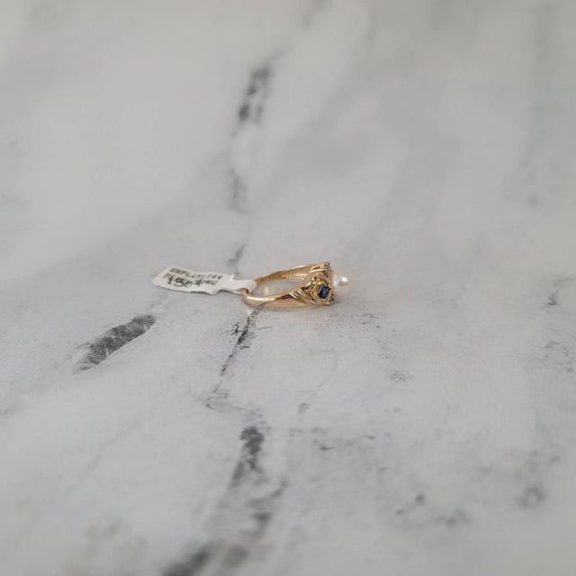 Freshwater Pearl, Sapphire & Diamond Cluster Ring 10k Yellow Gold, Size 7 For Sale - Image 4 of 4