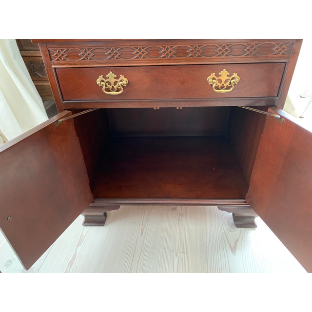 Baker Furniture Company Vintage Baker Furniture Mahogany Chippendale Nightstands or Side Tables a Pair For Sale - Image 4 of 18