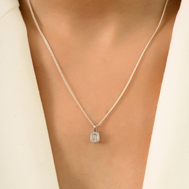 Solid 18 Karat Gold Pave Diamond Pendant For Sale In New York - Image 6 of 10