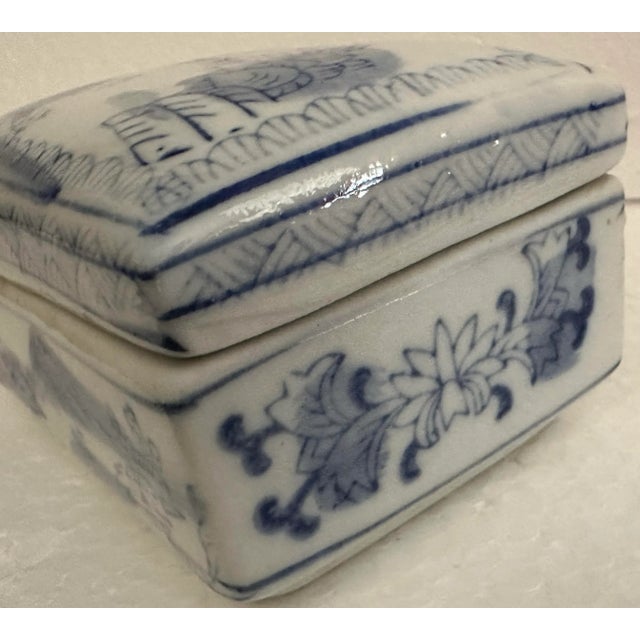 Vintage 1900s Chinese Hand Painted Blue & White Porcelain Lidded Trinket Box For Sale - Image 4 of 12
