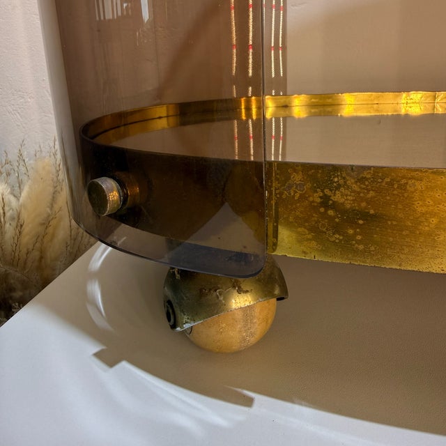 Italian Space Age Serving Trolley in Acrylic and Brass, 1968 For Sale - Image 15 of 18