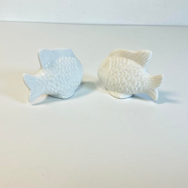 Ceramic 1980s Vintage Coastal Trompe L’Oeil Le BlancPorcelain Fish Salt & Pepper Shakers - A Pair For Sale - Image 7 of 14