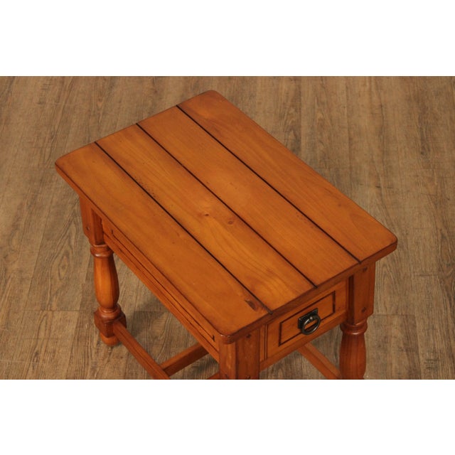 2000 - 2009 Early 21st Century English Traditional Style Pine One-Drawer Side Table or Nightstand For Sale - Image 5 of 13