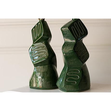 Vintage Mid-Century Modern Green Ceramic Table Lamps – Pair For Sale - Image 9 of 11