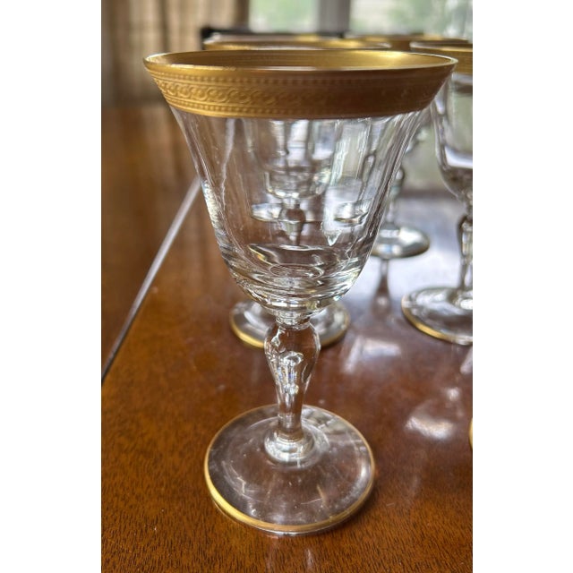Traditional 1950s Glastonbury-Lotus “Bracelet" Pattern. Gold Encrusted Crystal Wine Glasses Set of 9 For Sale - Image 3 of 5