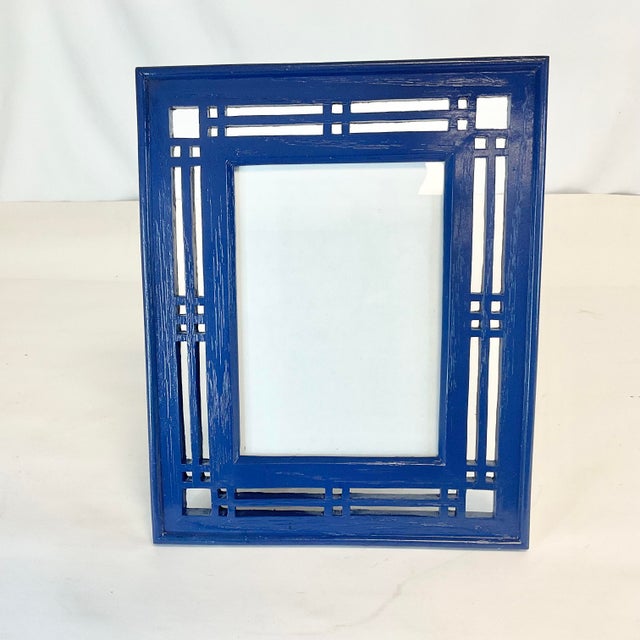 This is a lacquered Mission style wood Tabletop Easel back picture frame. It’s finished in a Royal French Blue lacquer....