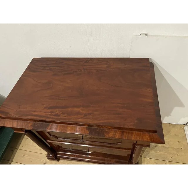 Small Chest of Drawers in Pyramid Mahogany For Sale - Image 5 of 7