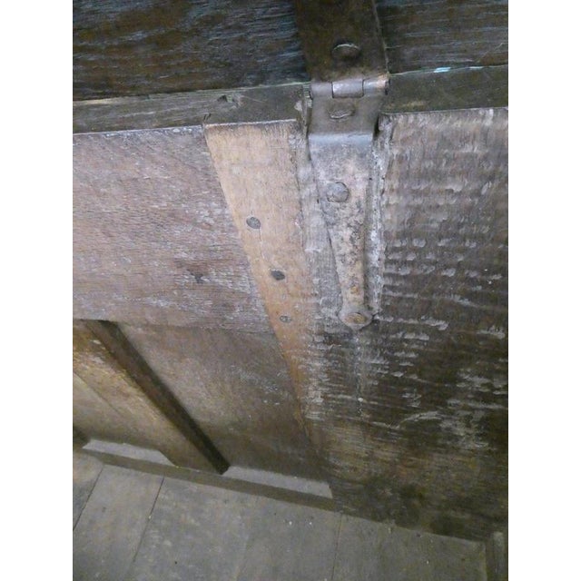 Early 17th Century English Oak Coffer Chest, 1630 For Sale - Image 11 of 18