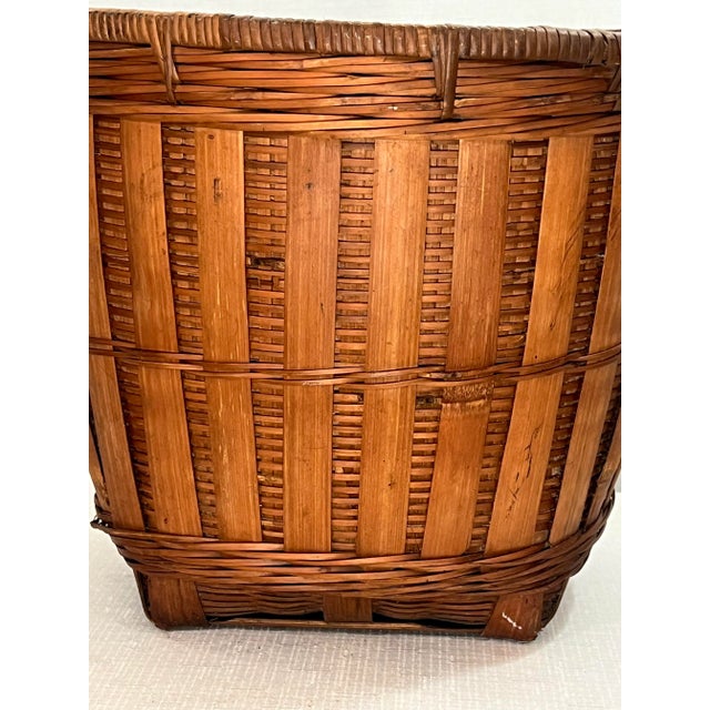 Welcome to Turtle and Crane! We present to you this wonderful Vintage tortoise split bamboo and rattan woven wastebin....