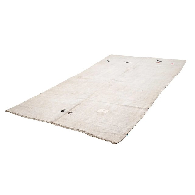 Mid-Century Modern Mid 20th Century Mid 20th Century White Vintage Hemp Kilim Rug For Sale - Image 3 of 7