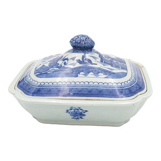 Chinese Export Porcelain Covered Vegetable Dish, Circa 1870 For Sale