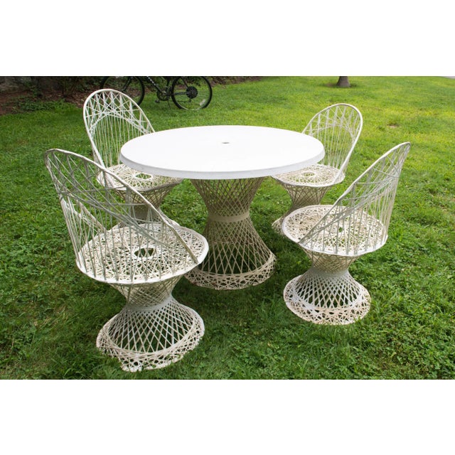 1960s Russell Woodard Four Chairs & Round Table of Spun Fiberglass - Set of 5 For Sale - Image 11 of 13