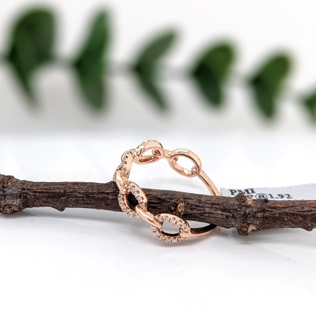 Interlocking Design Natural Diamond Wedding Band: Solid 14k Gold, Size 6.75 For Sale In Columbus - Image 6 of 7