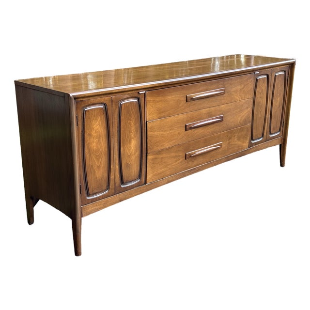 Mid Century Modern Walnut Credenza / Long Dresser by Broyhill Premier, 1960's For Sale