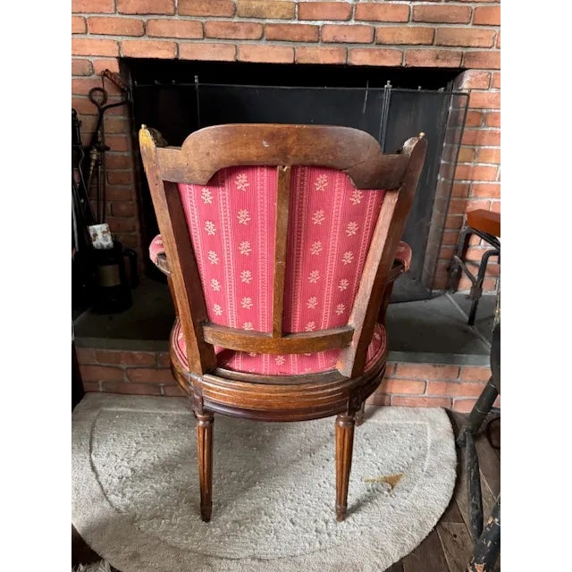 Wood 5-Piece Antique French Salon Suite — Settee & Bergère Chairs, Red Upholstery For Sale - Image 7 of 9