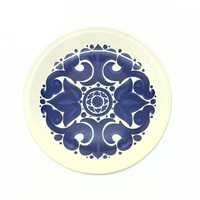 Ceramic Multi Colored Snowflake / Sunflower Motif Wall Plate Curation - Group of 5 For Sale - Image 7 of 9