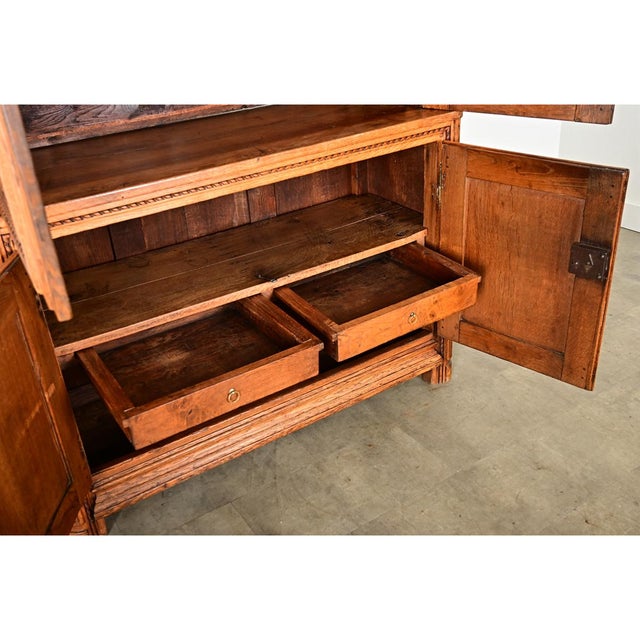 French 18th Century Carved Oak Buffet à Deux Corps For Sale - Image 4 of 10