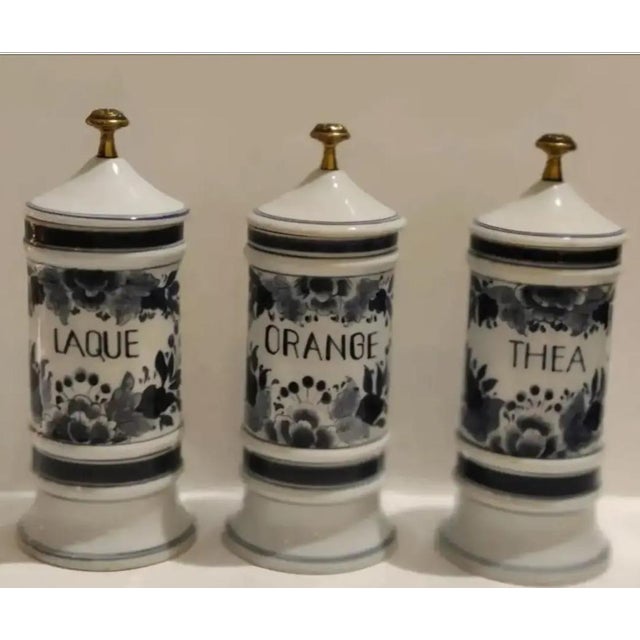 French Provincial Maitland-Smith Porcelain Apothecary Jars ~ Set of 3 ~ Circa 1980 For Sale - Image 3 of 13