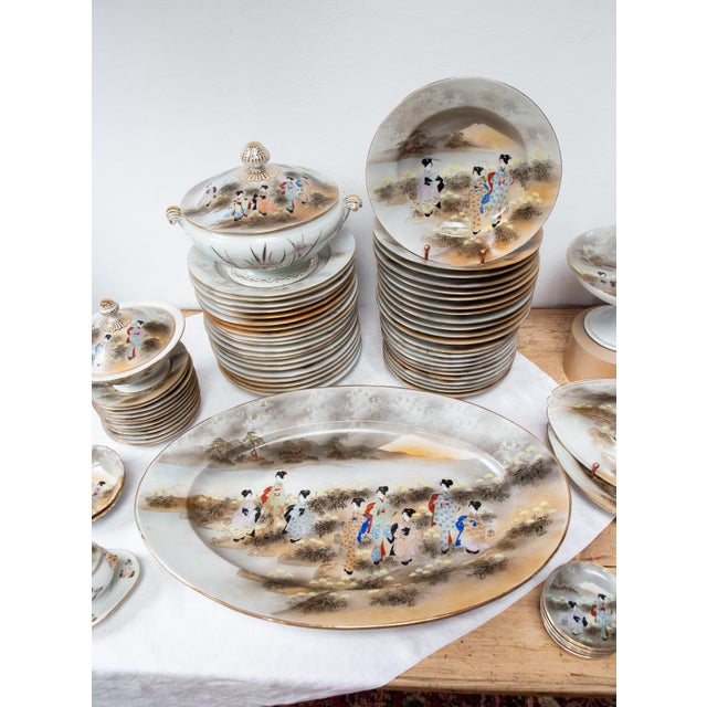 Japanese Showa Porcelain Kutani Dinner Service with Geishas and Fuji, 1940s, Set of 81 For Sale - Image 6 of 17