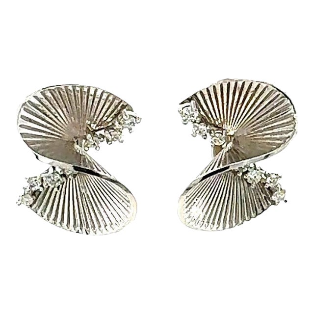 Early 20th Century 0.28 Carat Diamond White Gold Art Deco Inspired Earrings - 2 Pieces For Sale