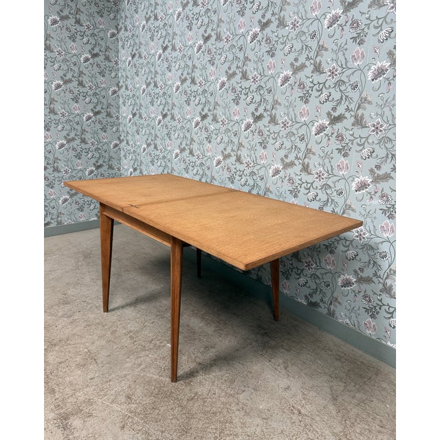 Mid-century extendable oak dining table, 1950s-1960s. Square when closed, rectangular when open, it extends from 80 to 160...