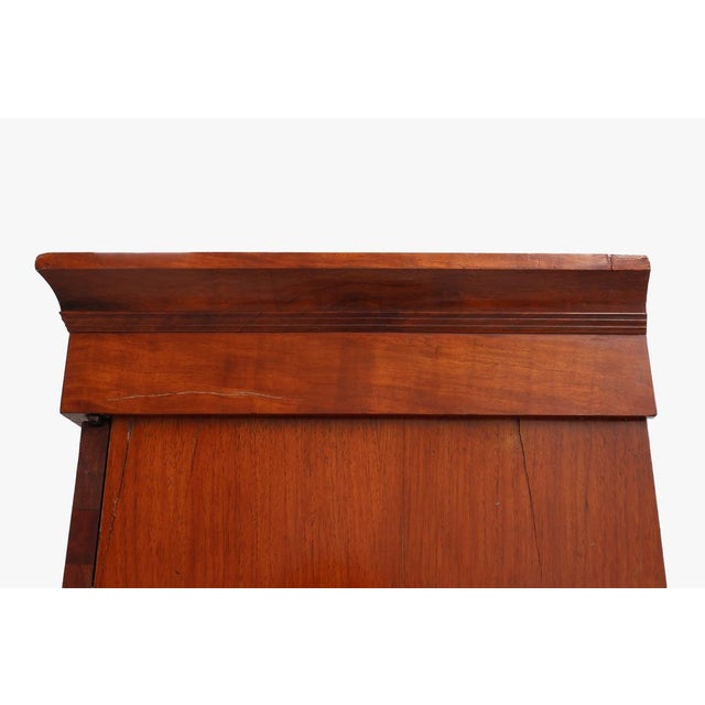 Antique William IV Style Walnut Display Cabinet, United Kingdom, 18th Century For Sale - Image 9 of 18