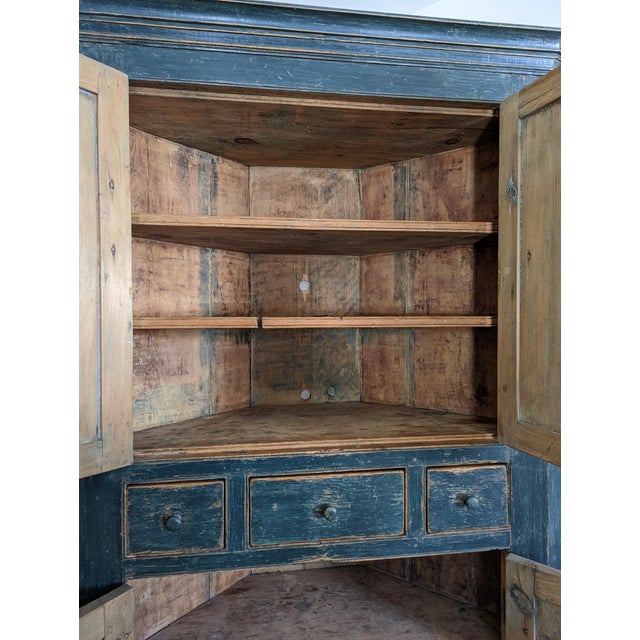 Early 20th Century Antique French Canadian Rustic Farmhouse Corner