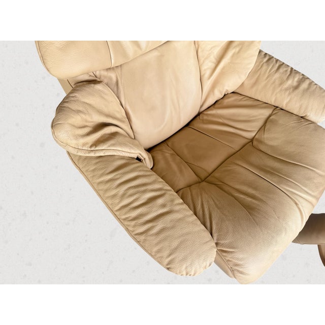 Beige Set of Reno Chair with Ottoman in Leather from Stressless, 2000s For Sale - Image 8 of 12